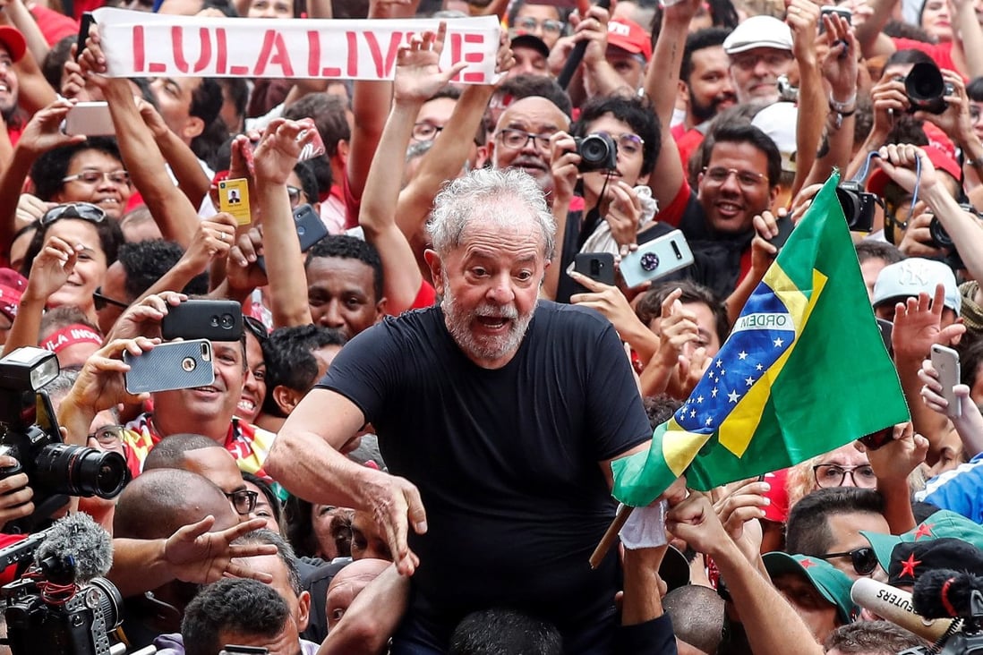 Supporters of Brazilian former President Luiz Inacio Lula da Silva (C) carry him on their shoulders in Sao Bernardo do Campo. Photo: EPA-EFE