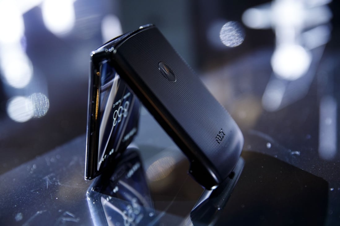 Motorola revives its 2000s flip phone, the Razr, but its price may make ...