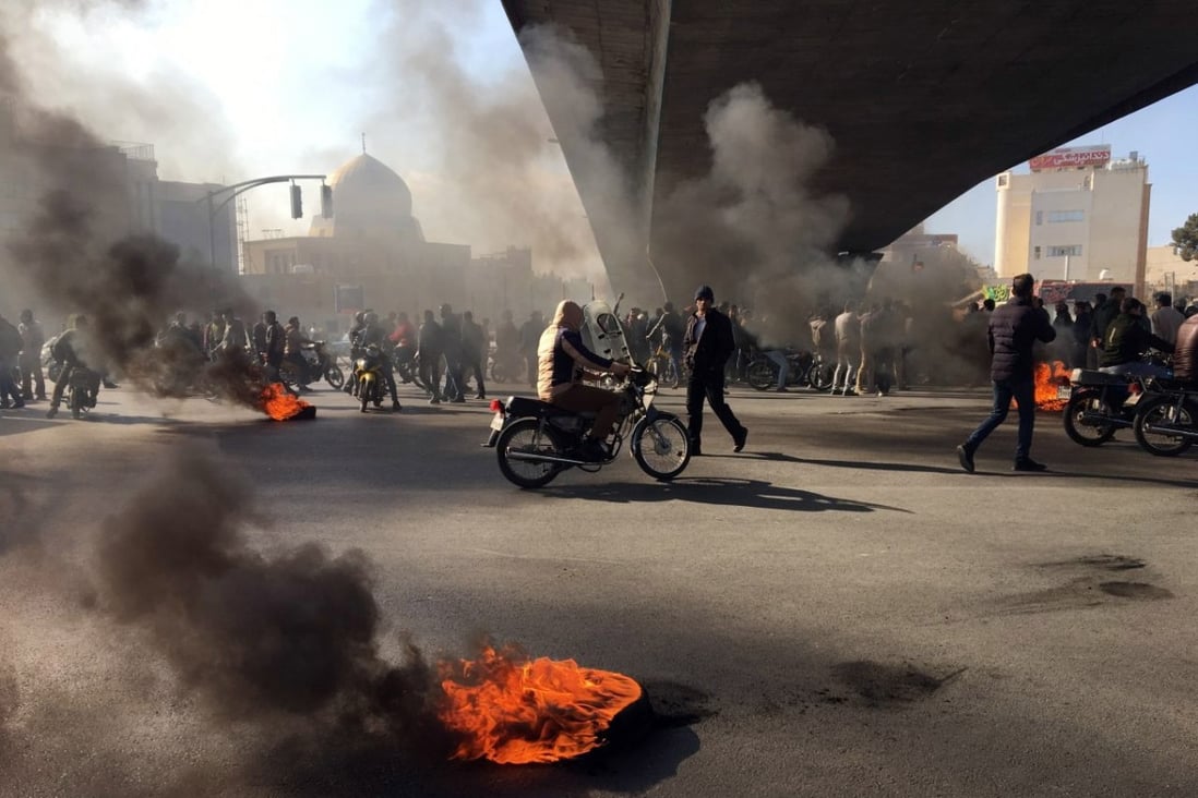 Iranian protesters block a highway following fuel price increase in Tehran, Iran, 16 November 2019. Photo: EPA-EFE