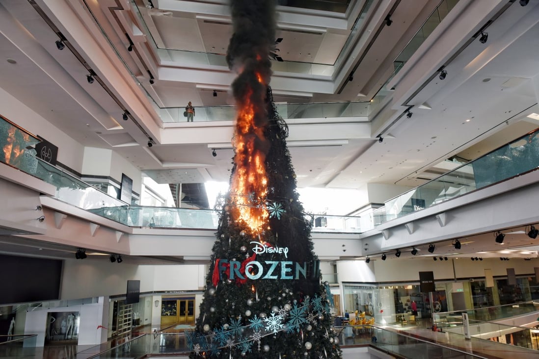 A Christmas tree burns after protesters set fire to it at Festival Walk shopping centre in Kowloon Tong, Hong Kong, on November 13, 2019. Photo: EPA-EFE