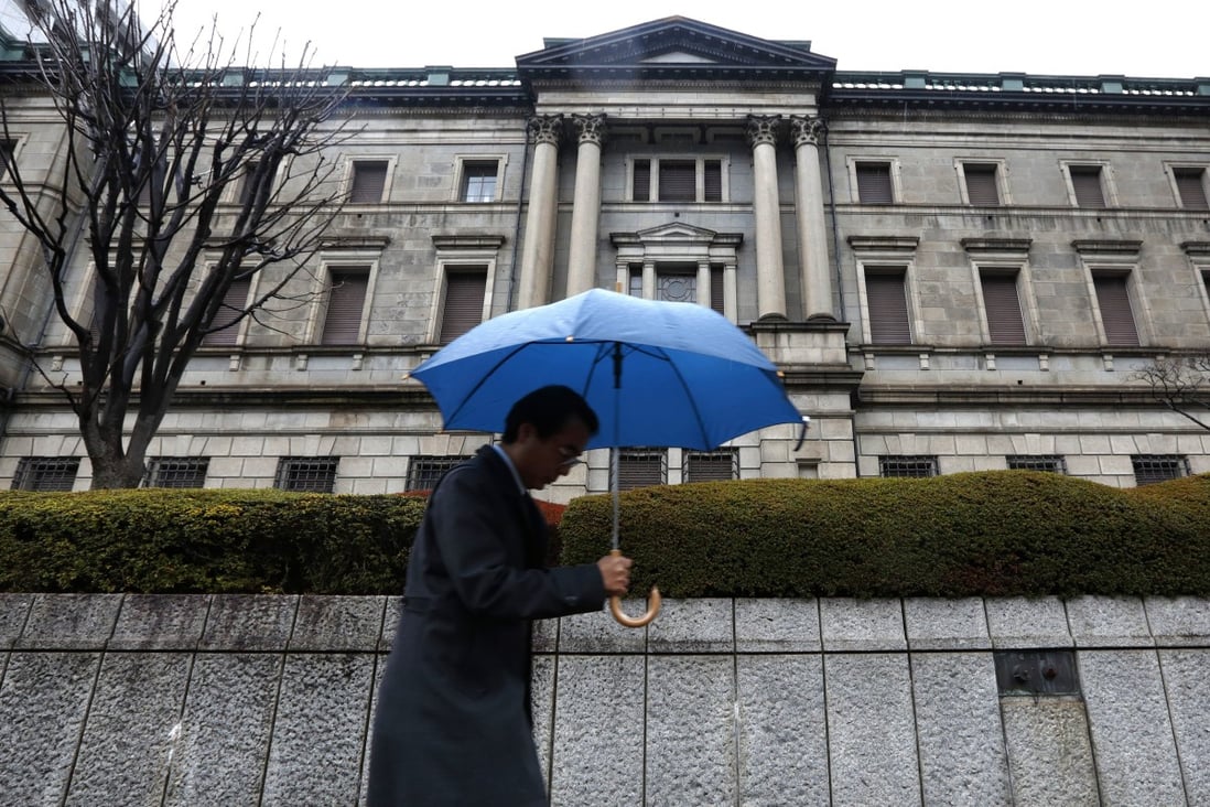 A man walks past the Bank of Japan headquarters in Tokyo on January 29, 2016, the day Haruhiko Kuroda, the central bank governor, surprised investors by adopting a negative interest rate strategy to spur banks to lend in the face of a weakening economy. Photo:Bloomberg