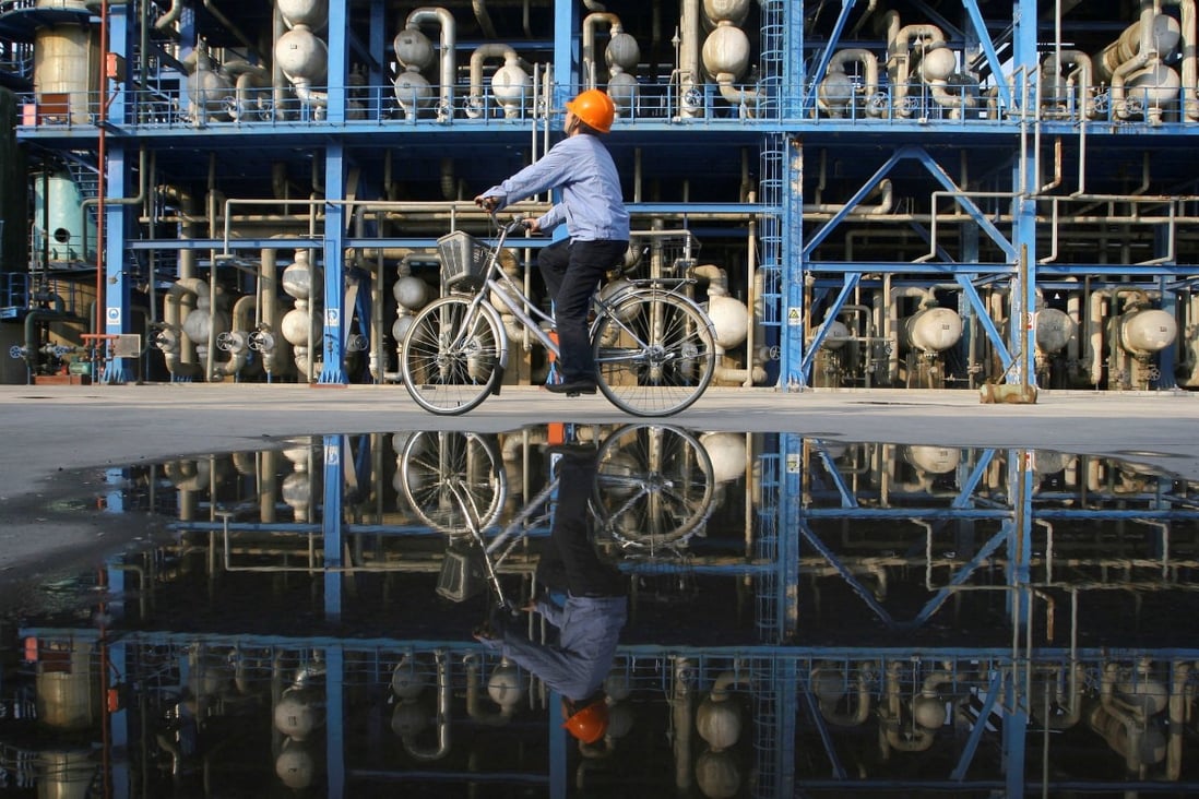 An engineer on a bicycle checking pipelines at an oil refinery of China National Petroleum Corp (CNPC), in Lanzhou, Gansu province on April 21, 2008. Photo: Reuters