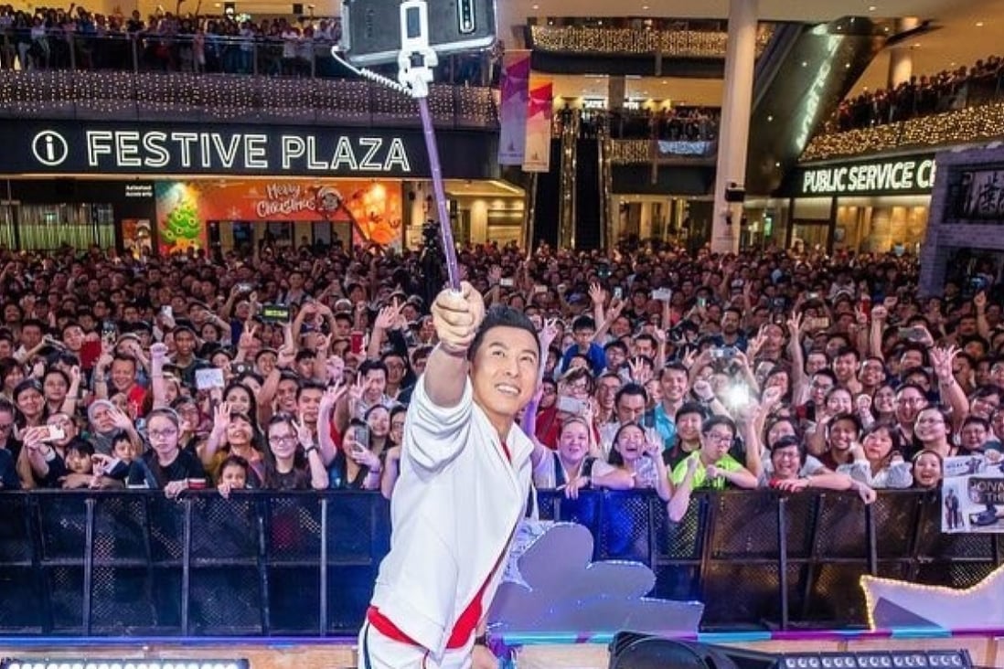 Donnie Yen takes a selfie in front of thousands of fans at a Singapore shopping centre. Photo: Facebook/Donnie Yen