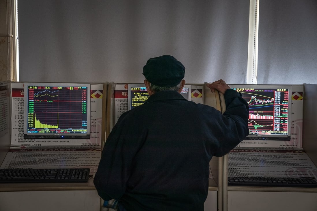 A Chinese investor monitors stock prices at a securities brokerage in Beijing on December 13. Photo: EPA-EFE