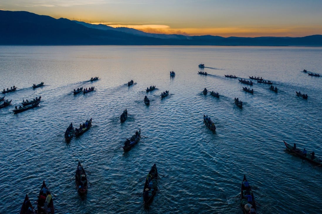 Fishing boats sailing on Xingyun lake in Yunnan province. Photo: Xinhua