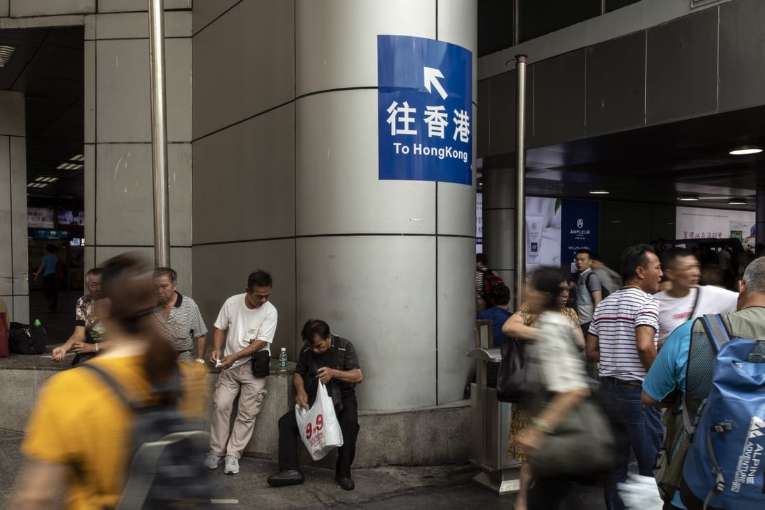 Under the so-called one-way permit scheme, up to 150 mainland Chinese can settle in Hong Kong every day. Photo: Bloomberg