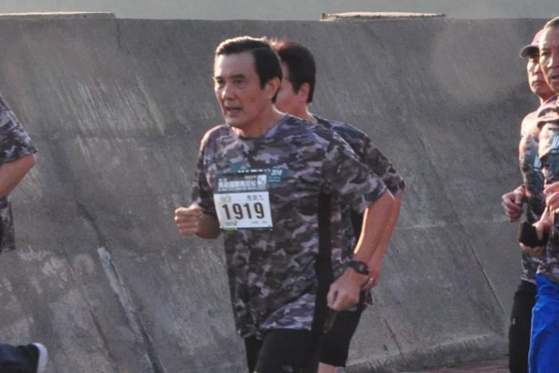 Ma Ying-jeou (centre) takes part in a marathon in 2016. Photo: Facebook