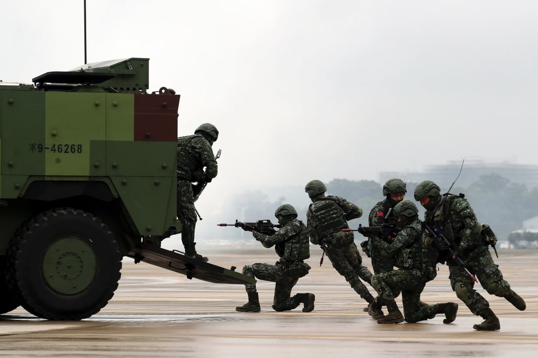 Taiwanese soldiers manoeuvre during a military drill ahead of Taiwan's National Day in Taoyuan in 2018. Photo: EPA-EFE