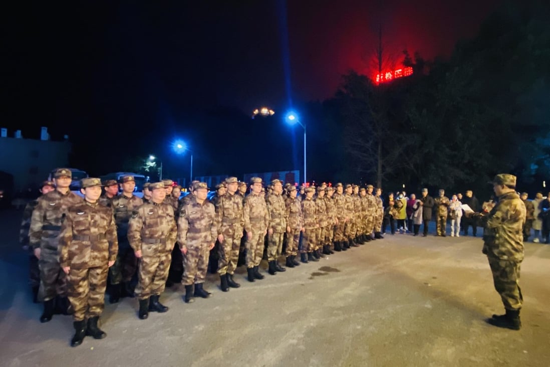 Military medical workers prepare to leave Chongqing for Wuhan on Friday night. Photo: Xinhua