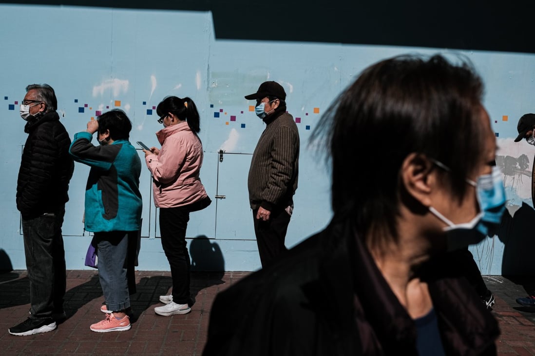 People queue outside a store to purchase surgical masks amid the coronavirus outbreak. Photo: Keith Tsuji/SOPA Images via ZUMA Wire/dpa
