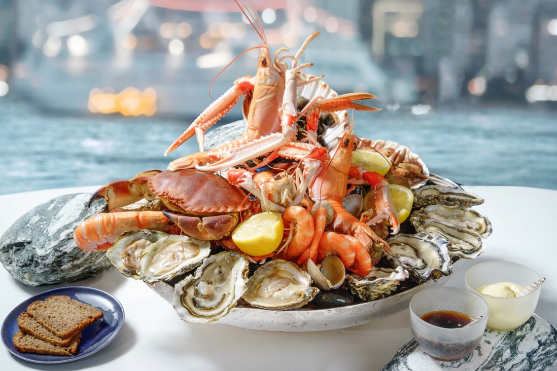Eating seafood helps strengthen your immune system and prevent cell damage. Photos: Handouts