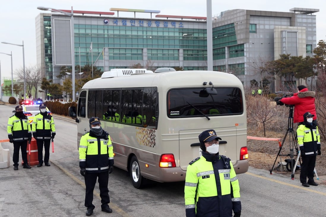 A bus carrying seven people evacuated from the Diamond Princess cruise ship in Japan enters a quarantine centre in Incheon, South Korea on February 19, 2020. Photo: EPA-EFE