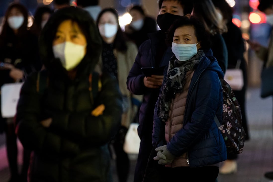 Commuters in Seoul wear protective face masks as coronavirus cases in South Korea continue to rise. Photo: Bloomberg