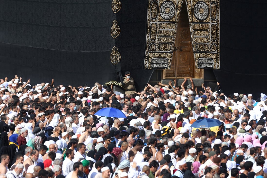 Saudi Arabia, the location of the two holiest cities in the Islamic world, Mecca and Medina, that attract millions of worshippers each year, said on Thursday that it was temporarily suspending pilgrimages to halt the further spread of the virus. Photo: Reuters