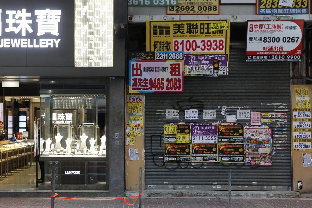 A shop standing vacant next to one of Hong Kong’s largest chain of jewellers, devoid of customers, in Causeway Bay on 31 October 2019. Photo: Nora Tam