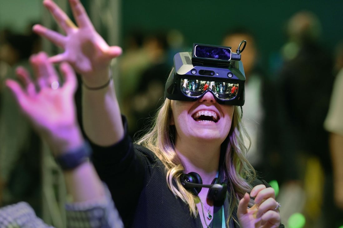 Attendee Angela Boersma participates in an augmented reality exercise at the Realmax booth during CES 2020 at the Las Vegas Convention Center on January 8, 2020 in Las Vegas. Photo: AFP
