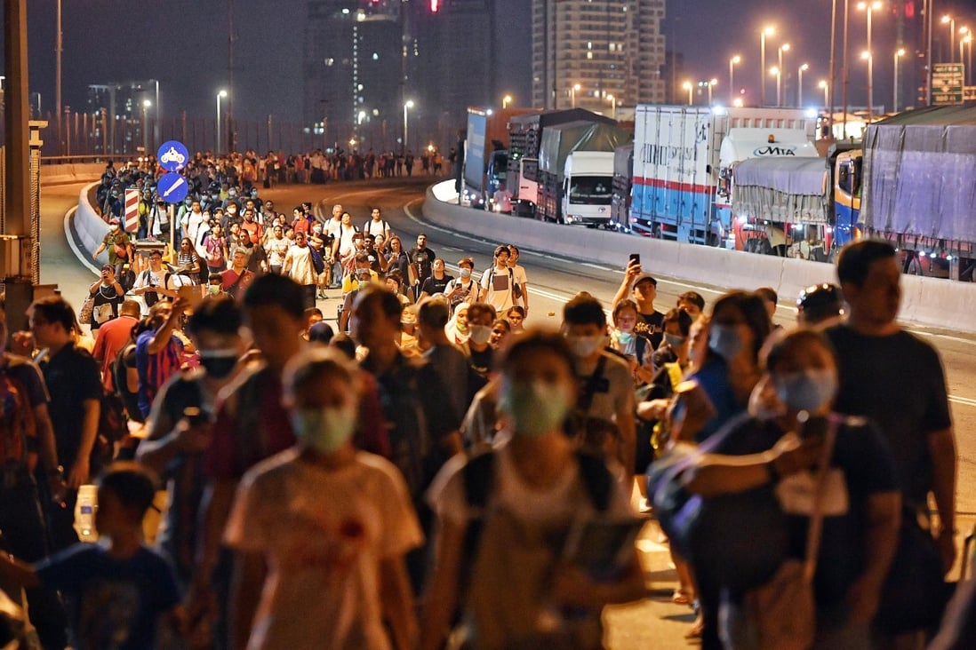 Thousands of Malaysians endured long queues to enter Singapore before the travel ban took effect. Photo: EPA-EFE