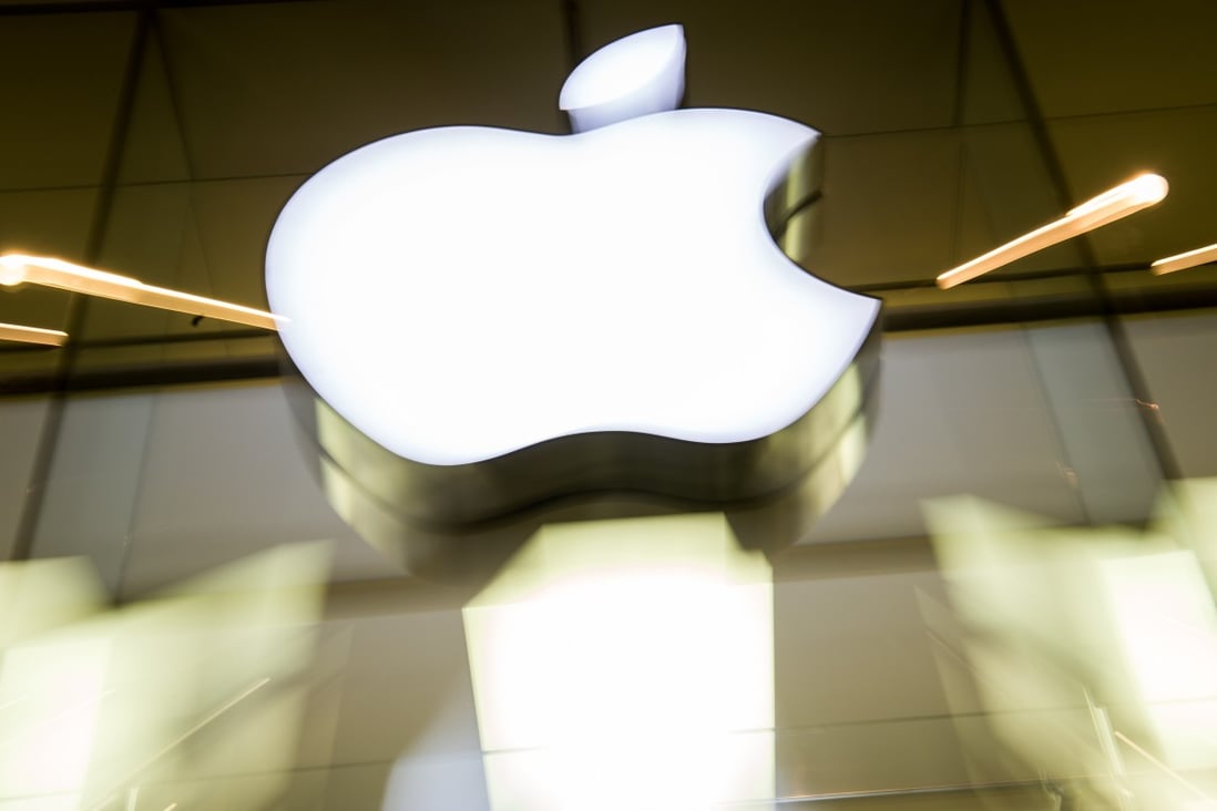 A general view of the Apple logo on the facade of the Apple store in Munich. Photo: DPA