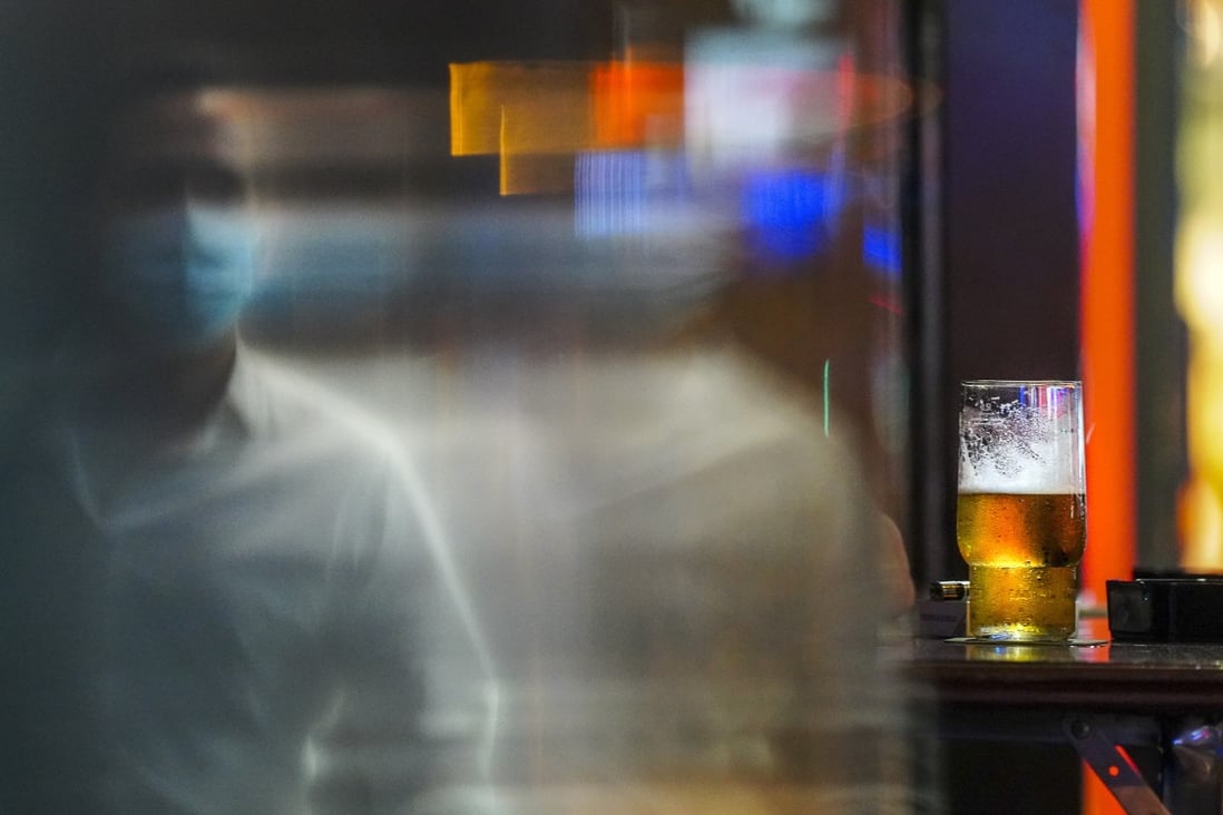 Plans to stop bars, restaurants and nightclubs from serving alcohol have attracted criticism from the government’s own advisers. Photo: Sam Tsang