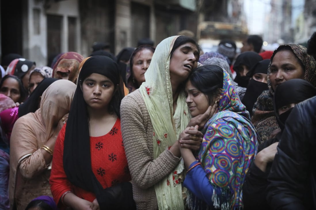 In a February 2020 photograph, relatives and neighbours wail near the body of Mohammad Mudasir, 31, who was killed in communal violence in New Delhi. Photo: AP