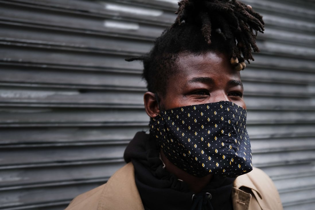 A man wears his home-made face mask in Harlem, New York, the US. Even a home-made mask is better than nothing, some experts say. Photo: AFP