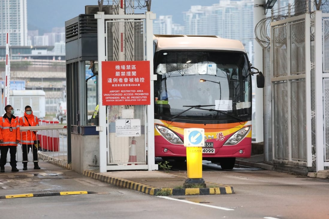 Hong Kong residents are taken in a coach for testing on Sunday after finally arriving home from Peru. Photo: K. Y. Cheng