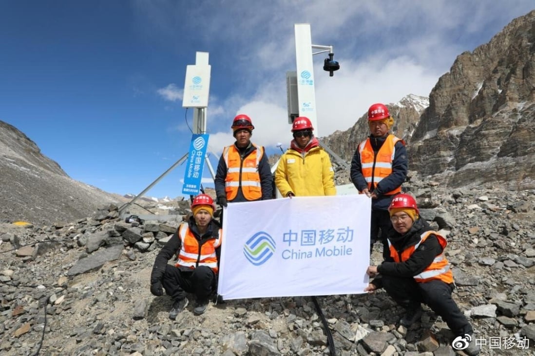 A team from China Mobile shows off the initial 5G base stations, supplied by Huawei Technologies, that the telecoms carrier deployed on Mount Everest this April. Photo: Weibo