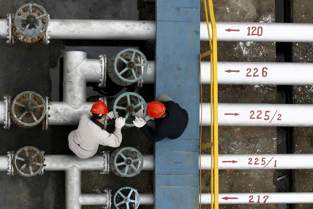 A refinery in Jingmen in central China's Hubei province on December 8, 2006. Photo: Reuters