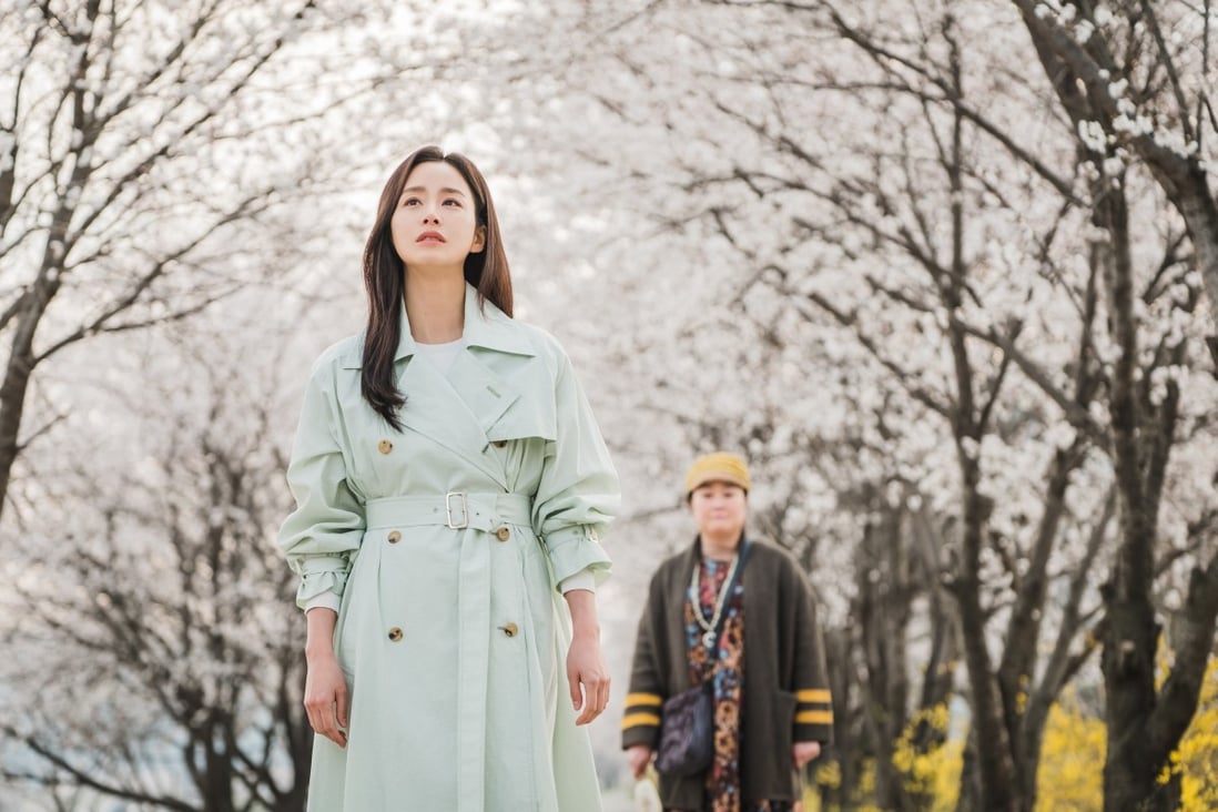 Kim Tae-hee (front), as a dead woman who comes back to life, and Yoon Sa-bong, who plays a shaman, in a still from Netflix Korean drama series Hi Bye, Mama!