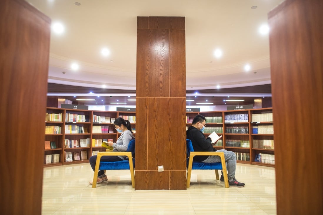 Citizens read books at Zall Bookstore in Wuhan, central China's Hubei Province, April 18, 2020. Photo: Xinhua