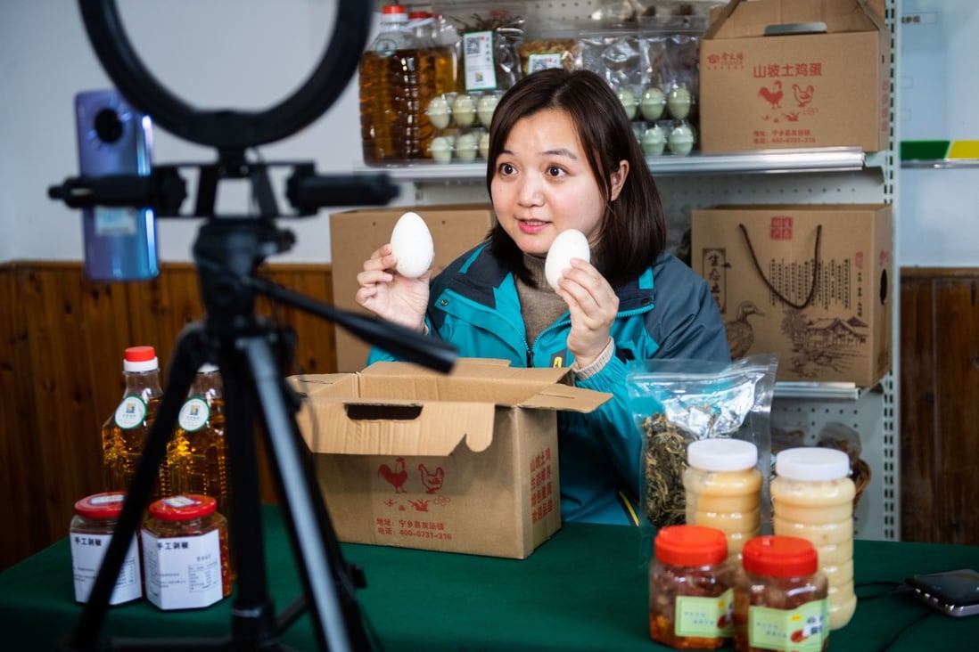 Zhang Qin introduces eggs via livestreaming on an e-commerce platform she founded in Huitang Village, central China's Hunan Province, March 13, 2020. Photo: Xinhua