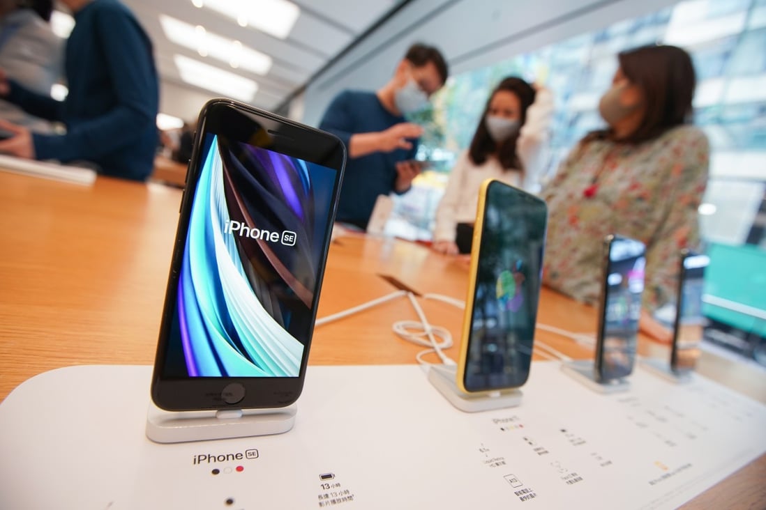 The new iPhone SE is seen at the Apple Store in Causeway Bay, Hong Kong, April 24, 2020. Photo: SCMP/ Felix Wong