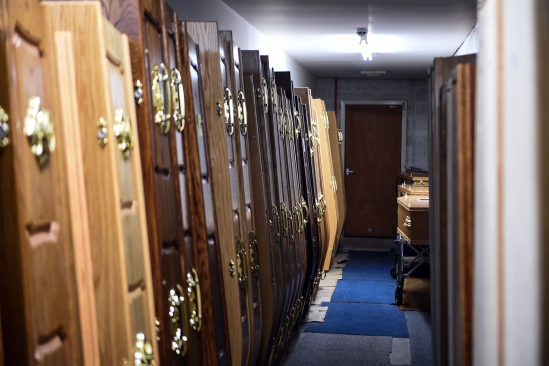 Coffins are seen in a mortuary in Britain amid the Covid-19 epidemic. Photo: AFP
