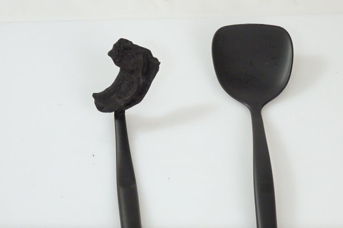 ‘Heat resistant’ plastic spatula melts in boiling oil within minute