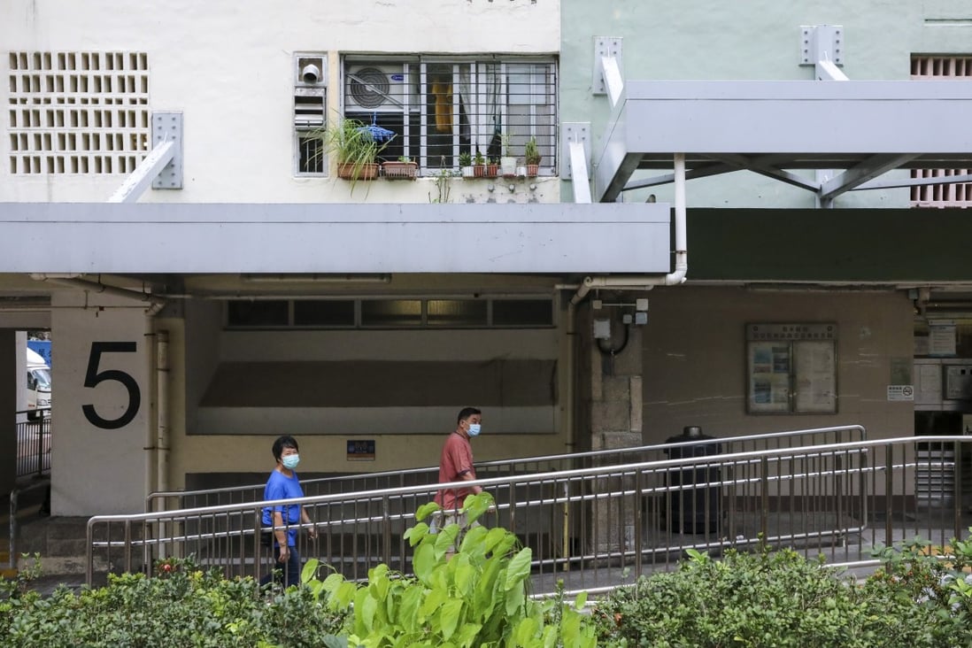 Residents in Block 5 of Lei Muk Shue Estate were set to be screened for coronavirus. Photo: K.Y. Cheng