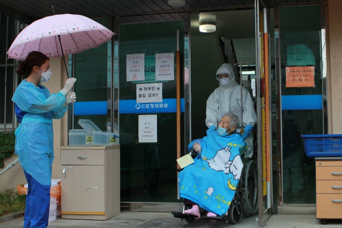 South Korea's oldest coronavirus patient, 104-year-old Choi Sang-boon, leaves hospital. Photo: Handout/Pohang Medical Centre
