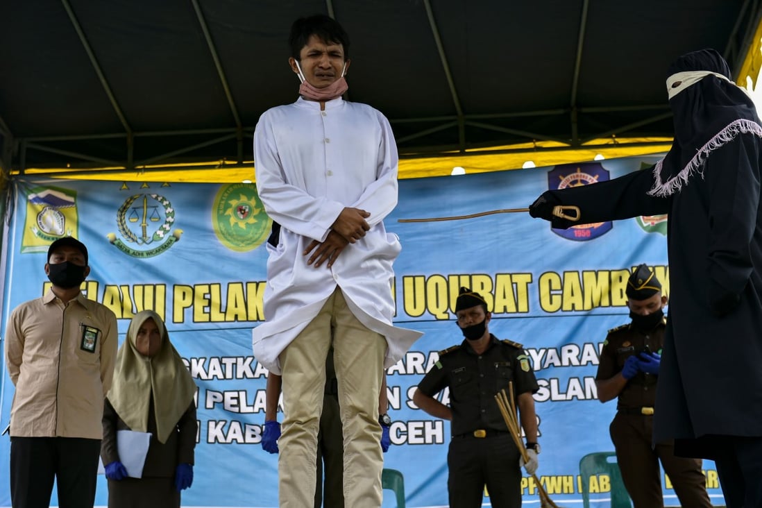 A man receives 100 whippings by religious police in Jantho, Aceh province. Photo: AFP