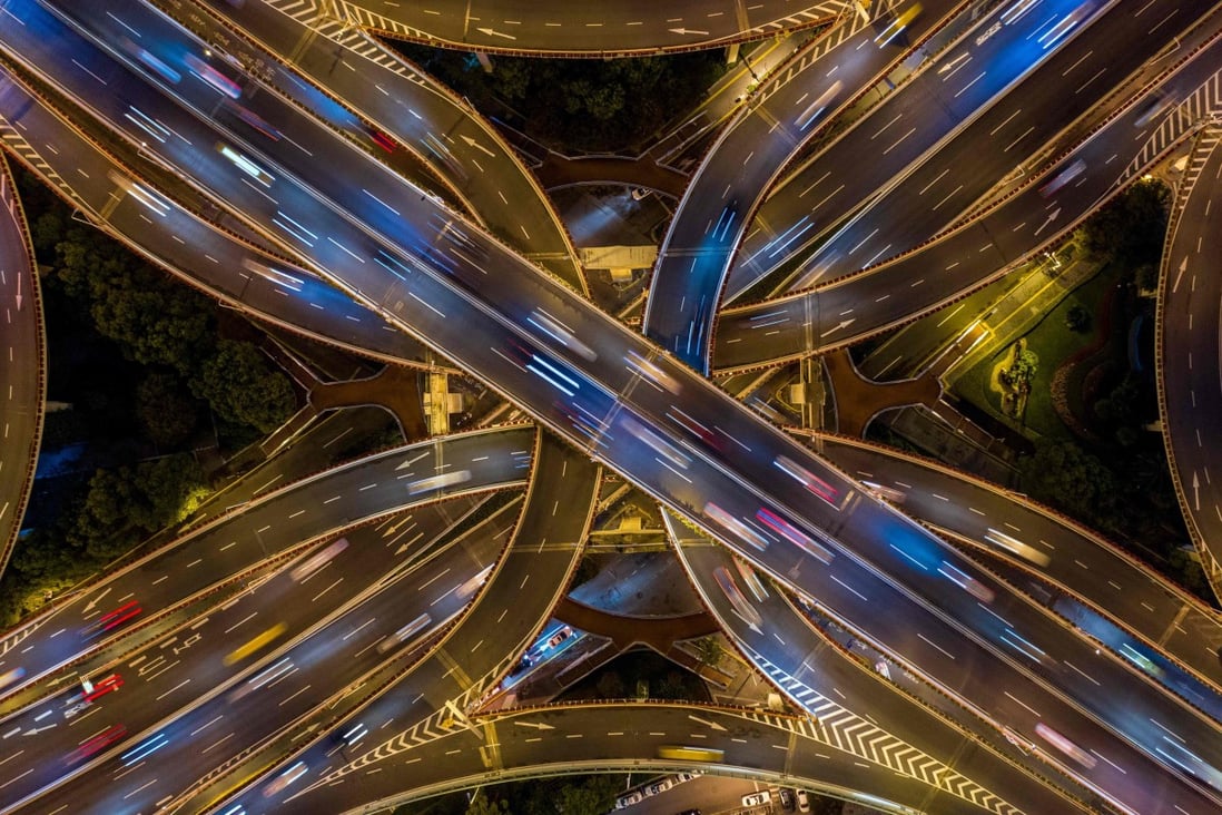 This aerial picture shows traffic on an elevated intersection in downtown Shanghai, where a major 5G-linked cellular vehicle-to-everything system now supports driverless robotaxi operations. Photo: Agence France-Presse