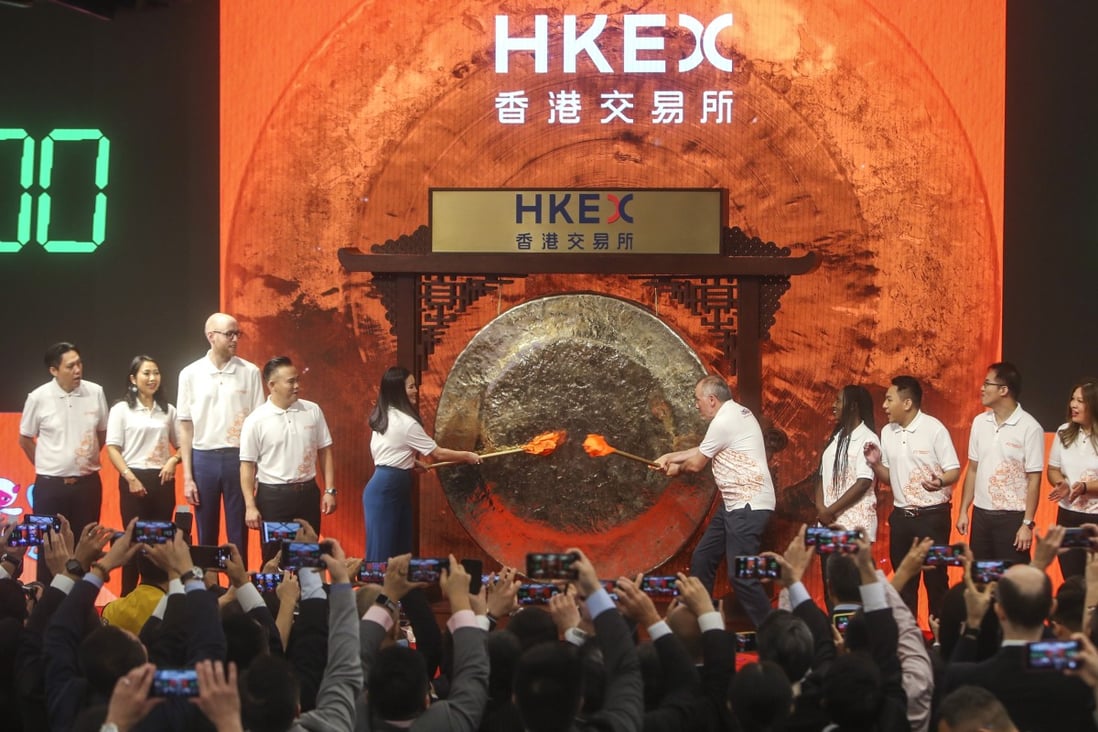 Alibaba representatives “bang the gong” as the e-commerce giant debuts in a secondary listing in Hong Kong. Photo: Winson Wong