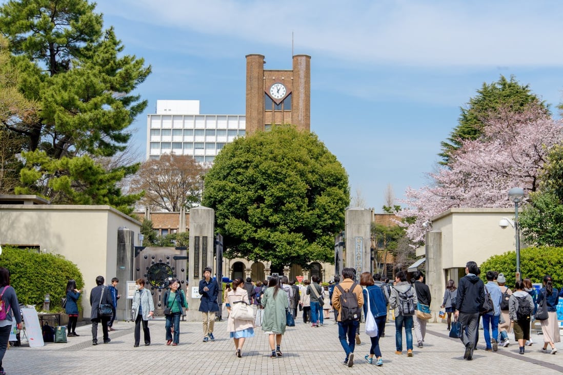 Students head to the University of Tokyo. File photo