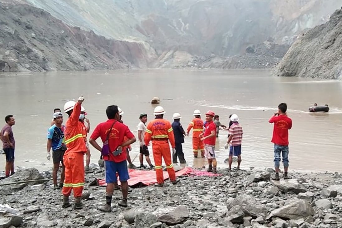 Rescuer workers attempting to locate survivors after a landslide at a jade mine in Hpakant, Kachin state, Myanmar. Photo: AFP