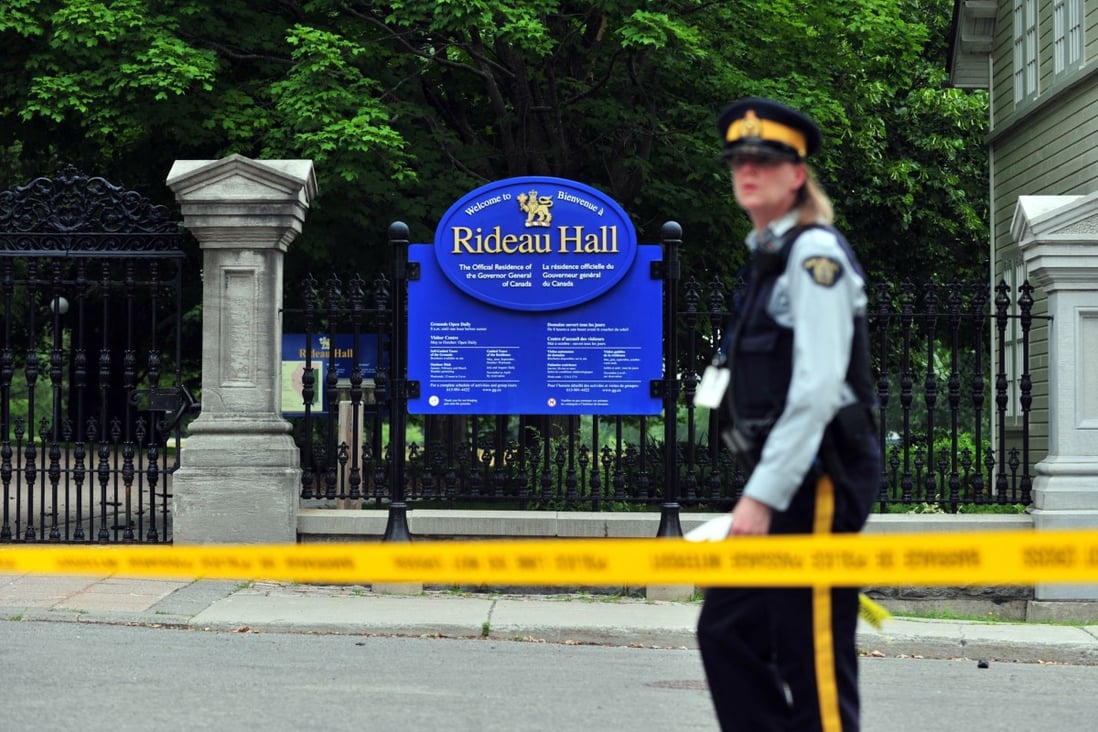 A police officer walks by Rideau Hall near the grounds of the estate that is home to PM Justin Trudeau in Ottawa, Ontario. Photo: AFP