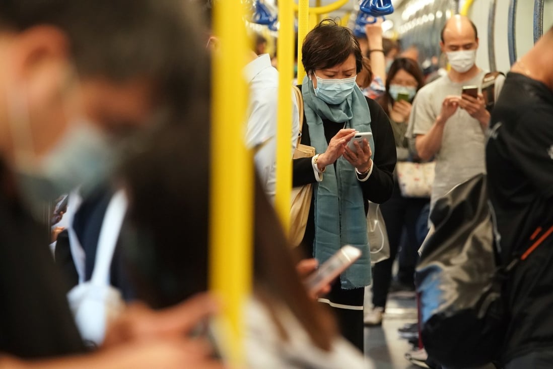 Commuters in Hong Kong engrossed in their smartphones during morning commute. Photo: Felix Wong