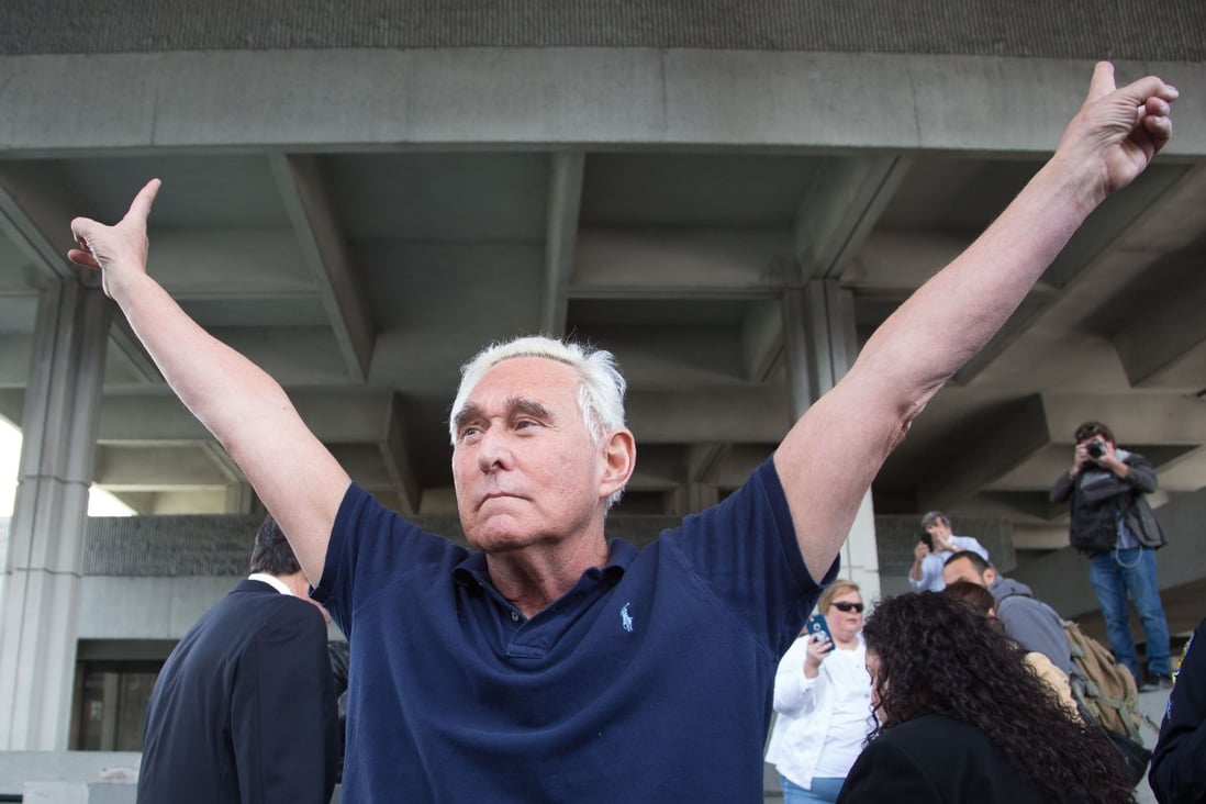 Roger Stone, a long-time adviser to US President Donald Trump, throws up peace signs outside a court in Florida. Photo: AFP