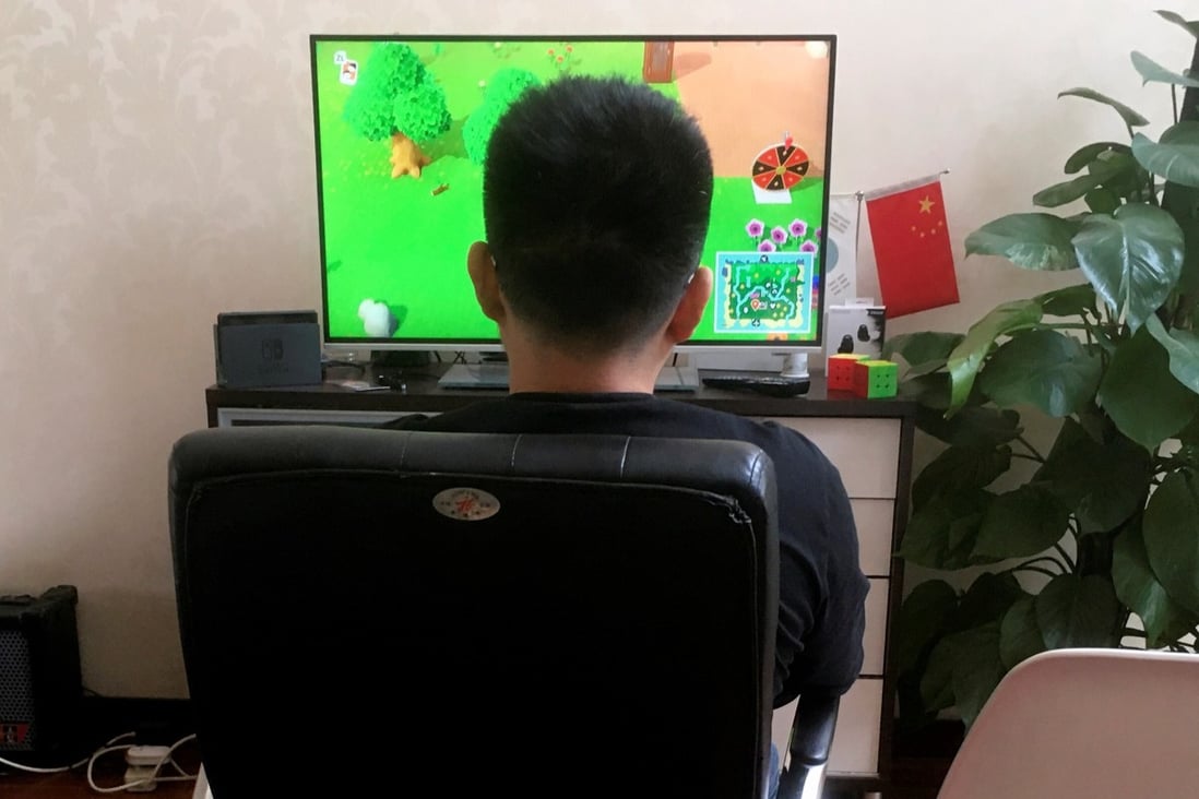A man plays the game "Animal Crossing" on Nintendo Switch at his apartment in Beijing, China April 24, 2020. Photo: Reuters