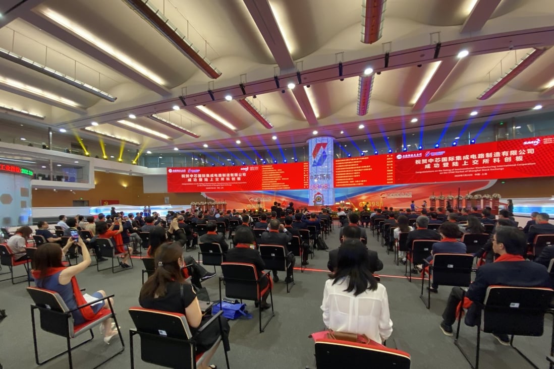 Business executives, stock exchange officials, representatives from investment funds, and officials from the Chinese semiconductor industry association gather at the trading floor of the Shanghai Stock Exchange for SMIC’s stock debut on July 16, 2020. Photo: SMIC