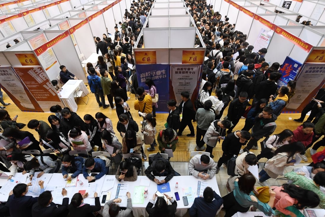 Job seekers at a recruitment fair at Shaanxi University of Science and Technology in Xi'an, northwest China. Photo: Xinhua