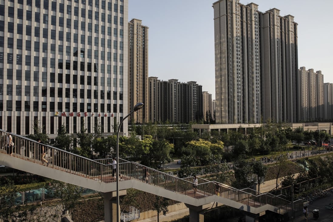 People walk on an overpass near a residential area in Beijing. Photo: EPA-EFE