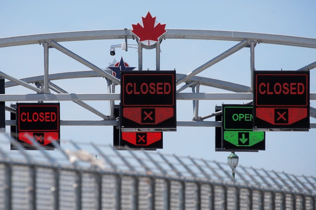 A Canadian maple leaf is seen on the Peace Bridge, which runs between Canada and the United States, over the Niagara River in Buffalo, New York. Photo: Reuters