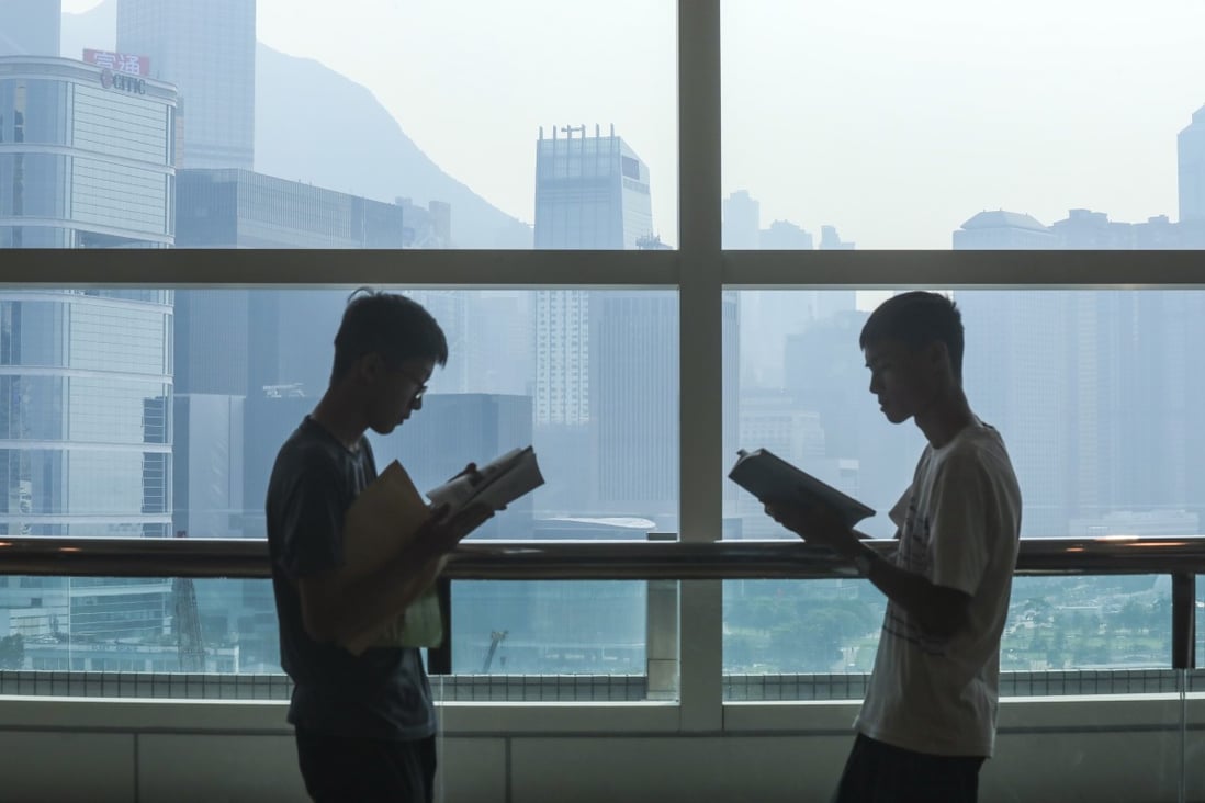 Hong Kong book enthusiasts were disappointed to find out the 31st edition of the city’s annual book fair was cancelled, but publishers are stepping up by offering discounts online. Photo: K. Y. Cheng